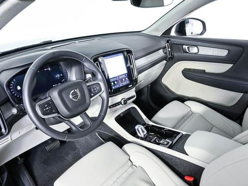 Certified 2026 Volvo XC40 B5 Plus AWD/4WD image 6