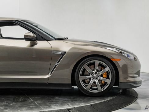 Used 2009 Nissan GT-R Premium AWD/4WD image 31