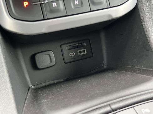 Used 2022 GMC Acadia SLE w/ Driver Convenience Package image 13