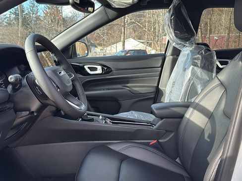 New 2026 Jeep Compass Limited image 7