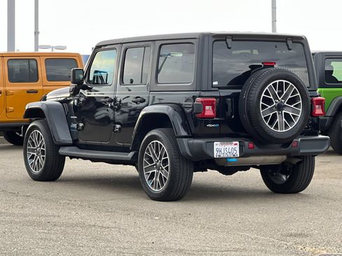 Used 2023 Jeep Wrangler Unlimited Sahara AWD/4WD image 6