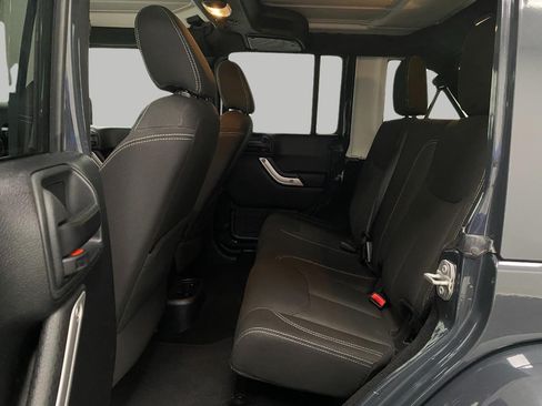 Used 2016 Jeep Wrangler Unlimited Sahara w/ Connectivity Group AWD/4WD image 23