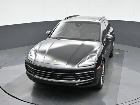 Certified 2023 Porsche Cayenne Platinum Edition AWD/4WD image 33