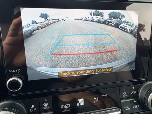 Used 2023 Toyota Highlander XLE FWD image 30