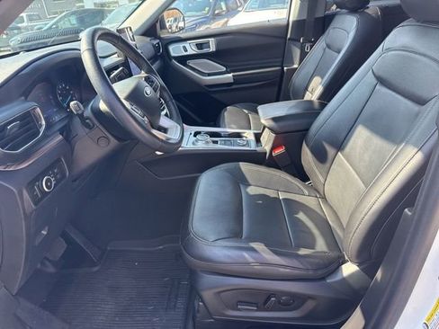 Certified 2023 Ford Explorer Limited w/ Limited Technology Package image 18