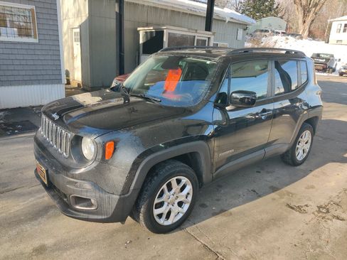 Used 2017 Jeep Renegade Latitude w/ Cold Weather Group image 2
