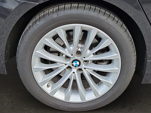 Used 2023 BMW 530i xDrive w/ Premium Package image 9