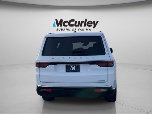 Used 2024 Jeep Wagoneer L Series III w/ Flexible Seating Group image 4