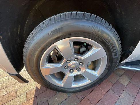 Used 2018 Chevrolet Suburban Premier image 8