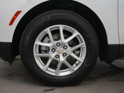 Used 2022 Chevrolet Equinox LS w/ LS Convenience Package image 32