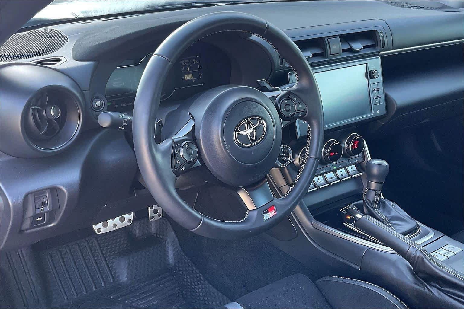 Used 2025 Toyota GR86 Premium RWD image 18