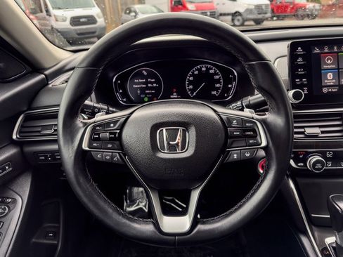 Used 2018 Honda Accord Touring image 18