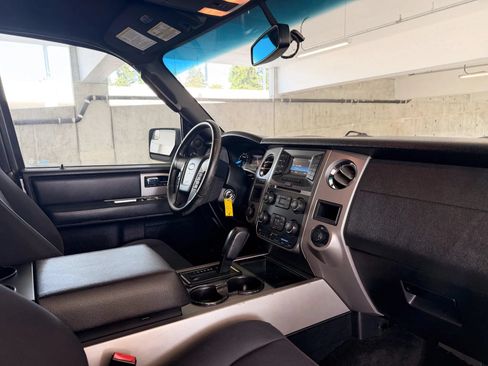 Used 2017 Ford Expedition XLT AWD/4WD image 27