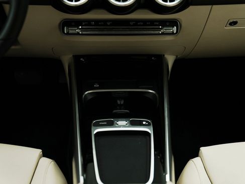 Used 2025 Mercedes-Benz GLB 250 GLB 250 image 35