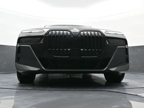 Used 2023 BMW 760i xDrive w/ Executive Package image 26