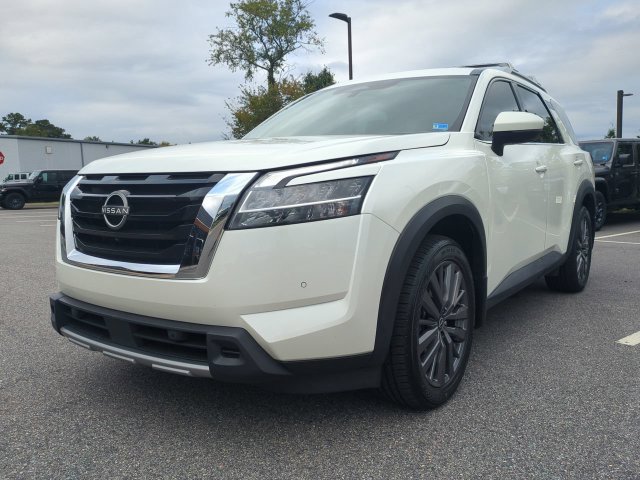 Used 2023 Nissan Pathfinder SL w/ SL Premium Package AWD/4WD image 8