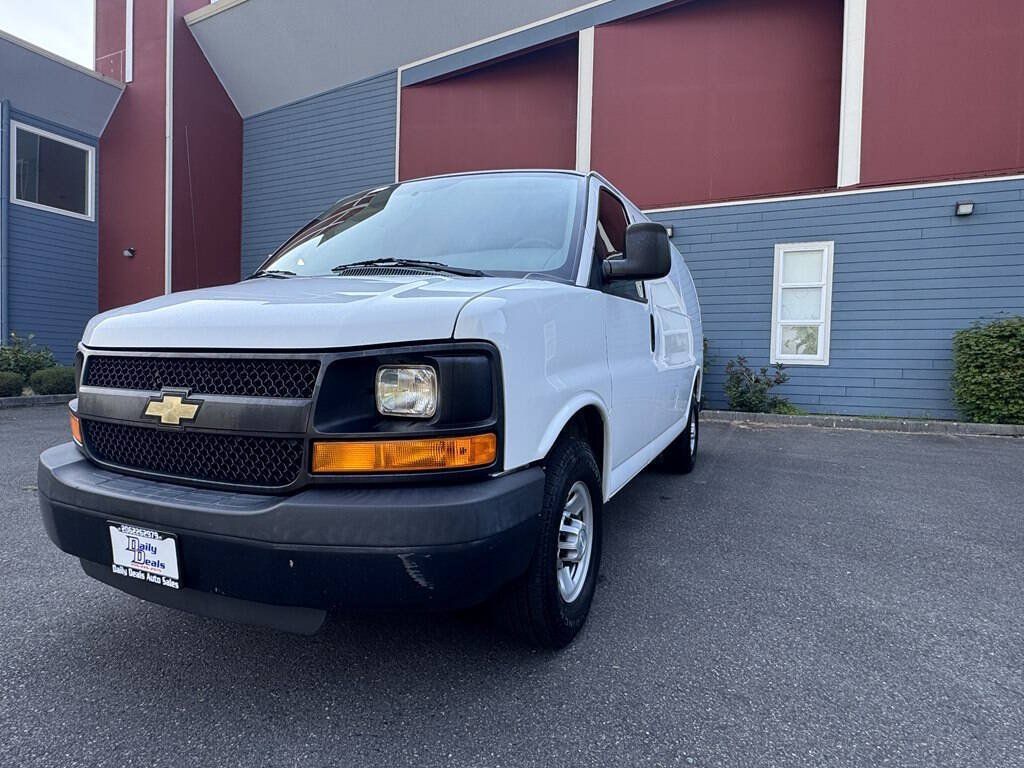 Used 2016 Chevrolet Express 2500 RWD image 4