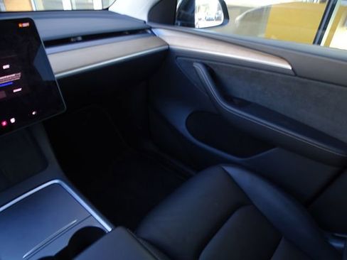 Used 2023 Tesla Model Y Long Range image 34