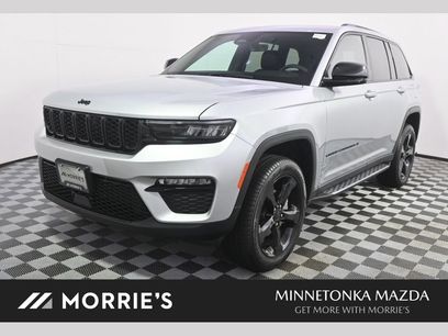 Used 2025 Jeep Grand Cherokee Limited w/ Black Appearance Package