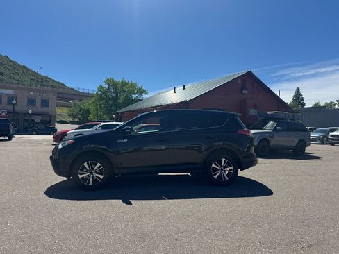 Used 2018 Toyota RAV4 XLE AWD/4WD image 6