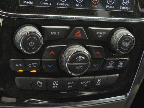 Used 2022 Jeep Grand Cherokee Limited image 18