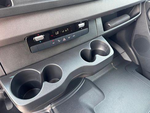 Used 2025 Mercedes-Benz Sprinter 2500 image 17