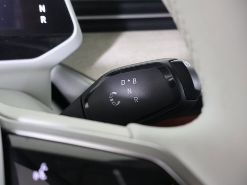 Used 2025 Volkswagen ID. Buzz 1st Edition image 35