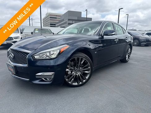 Used 2016 INFINITI Q70 3.7 RWD image 1