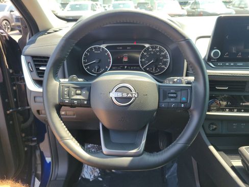 Used 2025 Nissan Rogue SV AWD/4WD image 21