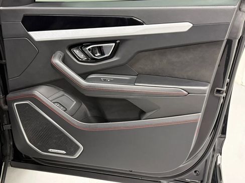 Used 2021 Lamborghini Urus image 40