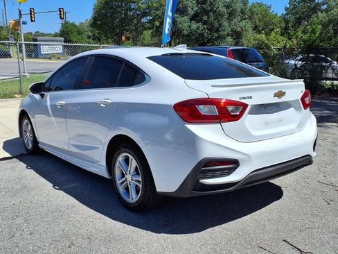 Used 2017 Chevrolet Cruze LT w/ Convenience Package FWD image 5