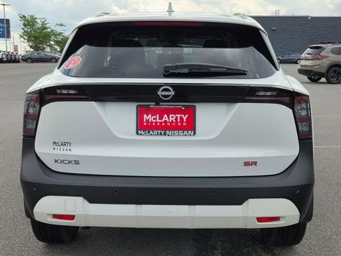 Used 2025 Nissan Kicks SR FWD image 7