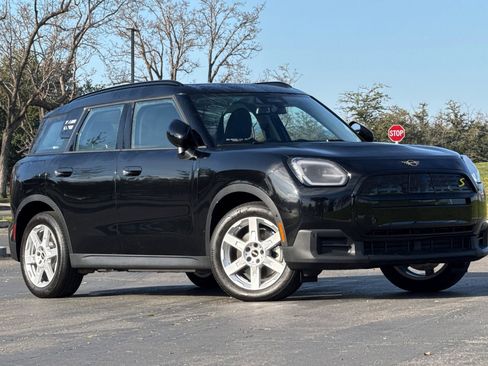 Used 2025 MINI Cooper Countryman SE image 2