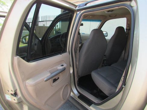 Used 2001 Ford Explorer Sport Trac 2WD image 17