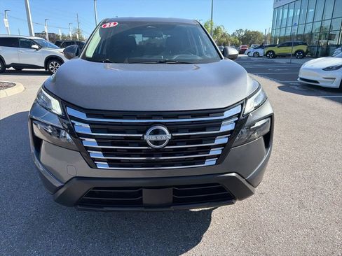 Certified 2025 Nissan Rogue SV image 3