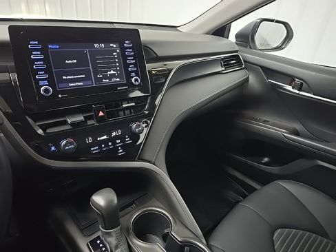 Used 2022 Toyota Camry SE image 25
