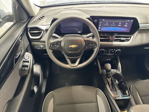 Certified 2025 Chevrolet TrailBlazer LT w/ Driver Confidence Package FWD image 14