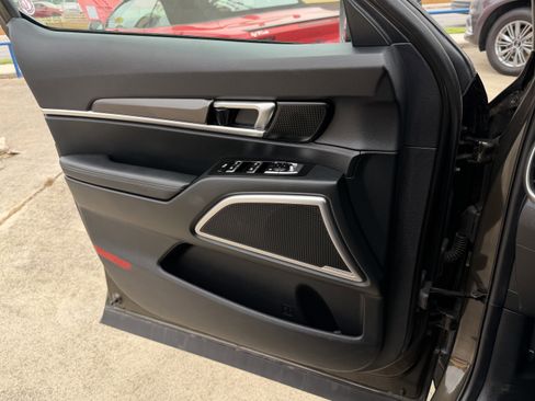 Used 2025 Kia Telluride S FWD image 25