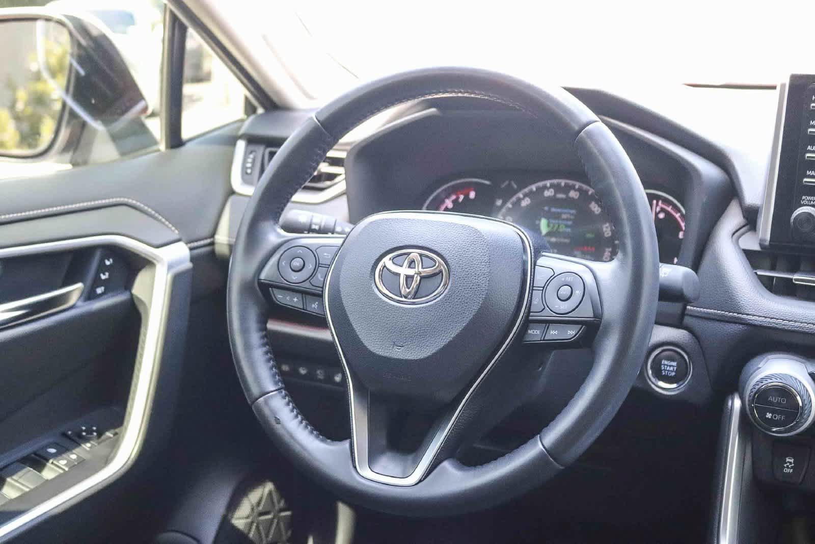 Used 2020 Toyota RAV4 Limited FWD image 14