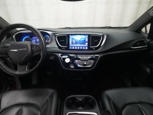Used 2020 Chrysler Pacifica Touring-L Plus w/ S Appearance Package FWD image 5