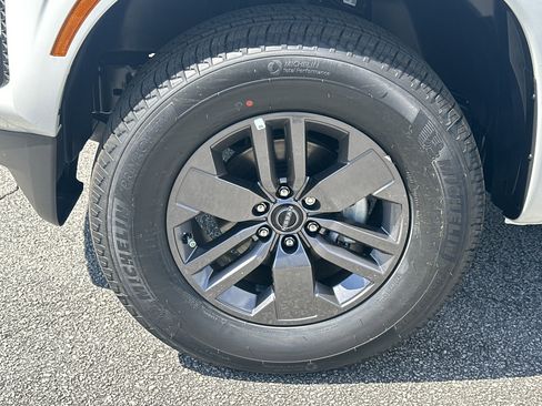 New 2025 Nissan Frontier SV image 11