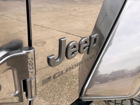 Used 2024 Jeep Gladiator Sport image 21