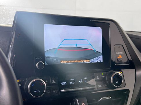 Used 2023 Toyota Highlander XLE image 13