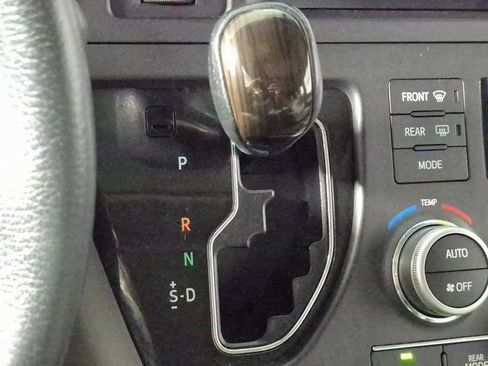 Used 2017 Toyota Sienna XLE image 26