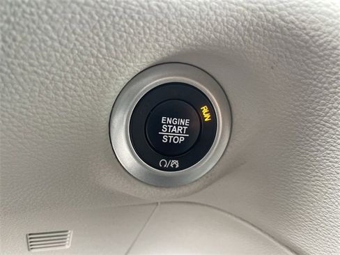 Used 2021 Chrysler Pacifica Touring-L w/ Premium & Safety Sphere Group image 17