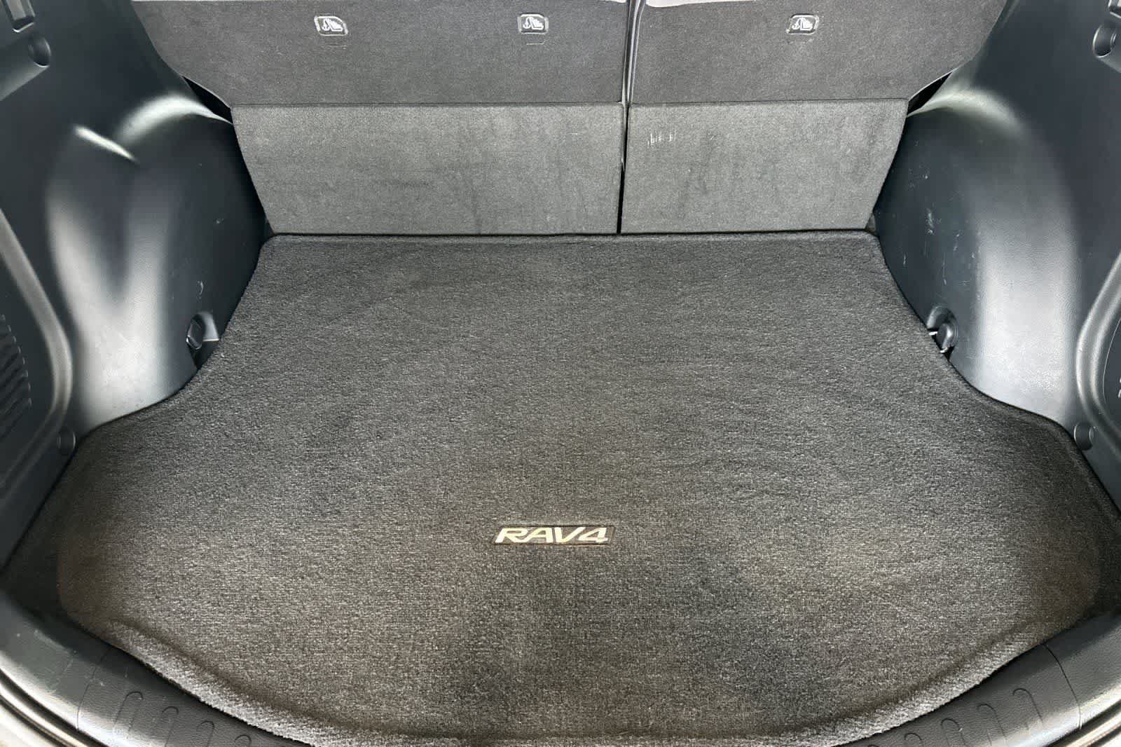 Used 2015 Toyota RAV4 LE FWD image 15