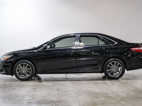 Used 2017 Toyota Camry SE image 17