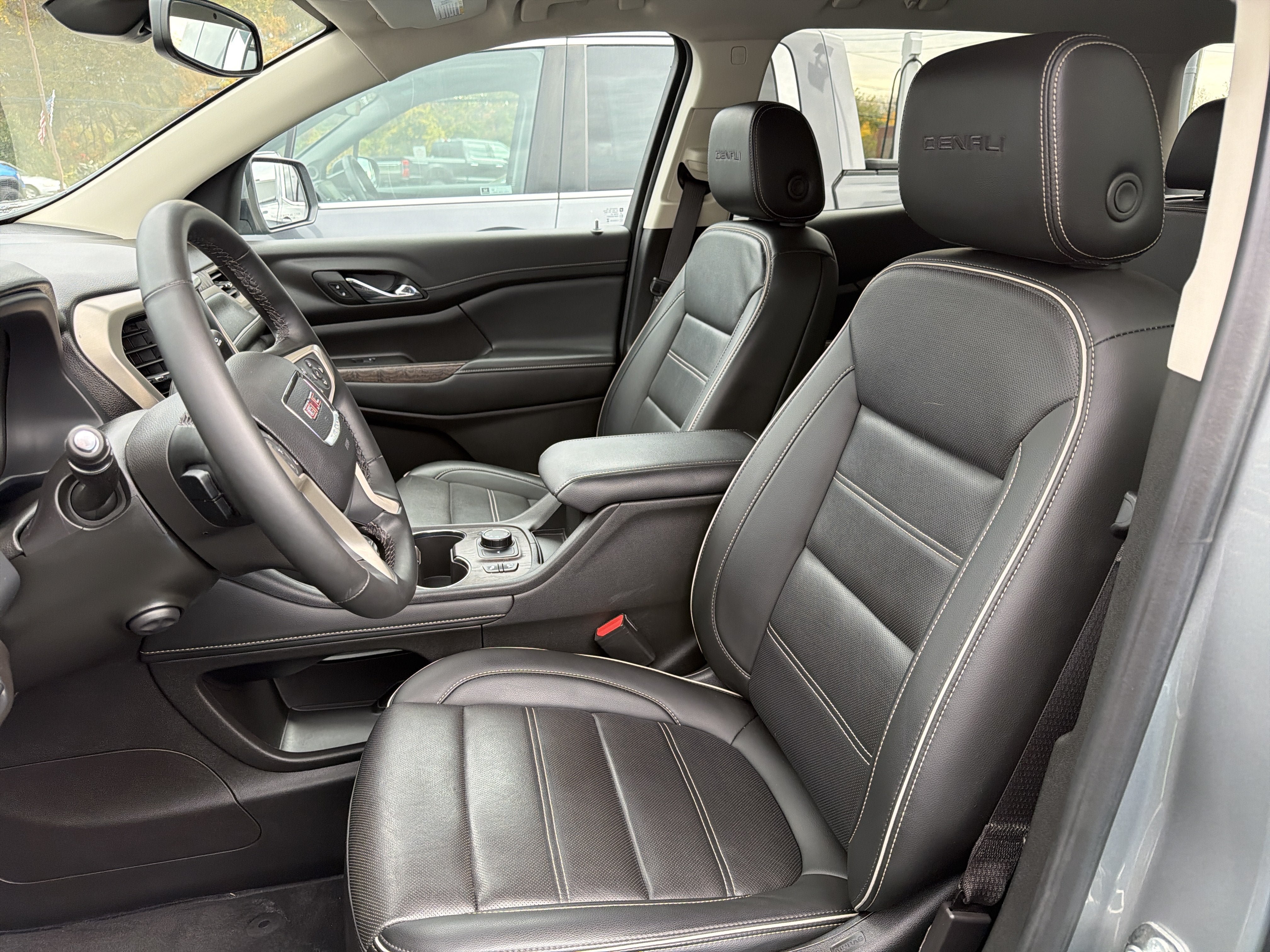 Used 2023 GMC Acadia Denali AWD/4WD image 10
