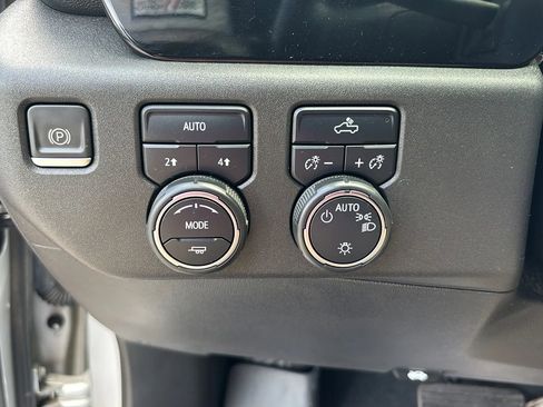 Used 2022 Chevrolet Silverado 1500 LT w/ Protection Package AWD/4WD image 12
