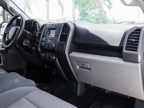 Used 2017 Ford F150 XLT image 34